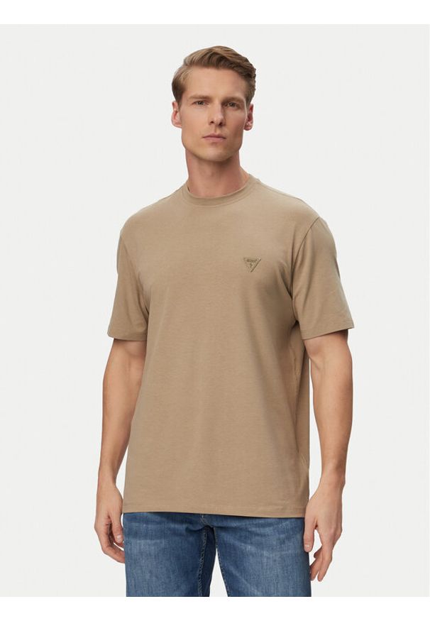 Guess T-Shirt M6GI21 K3053 Khaki Regular Fit. Kolor: brązowy. Materiał: bawełna