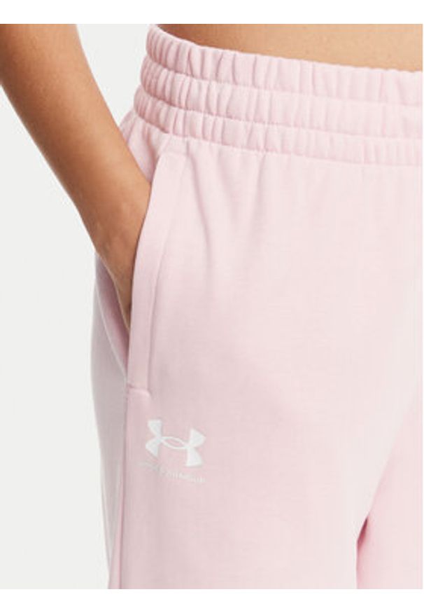 Under Armour Spodnie dresowe Ua Rival 1382735 Różowy Loose Fit. Kolor: różowy. Materiał: bawełna