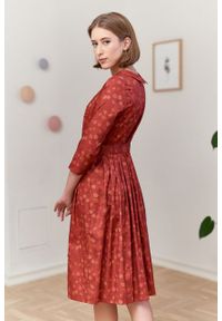 Marie Zélie - Sukienka Amariella Estrilda ceglasta. Kolor: czerwony. Materiał: bawełna, satyna, skóra, materiał. Typ sukienki: rozkloszowane #7