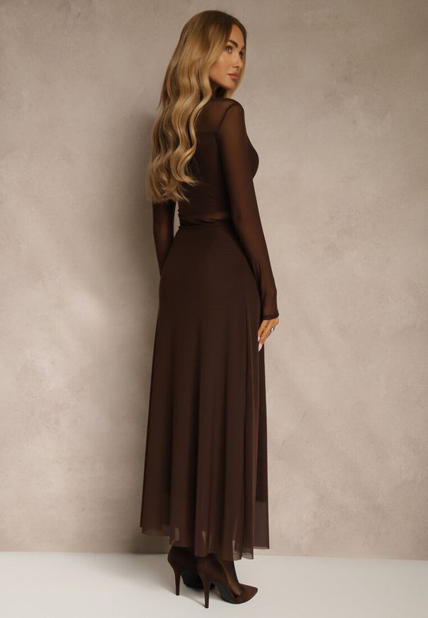 Renee - Brązowa Rozkloszowana Sukienka Longsleeve z Siateczki z Dodatkiem Wiskozy Eprella. Okazja: na randkę. Typ kołnierza: kołnierzyk stójkowy. Kolor: brązowy. Materiał: wiskoza. Długość rękawa: długi rękaw. Styl: elegancki