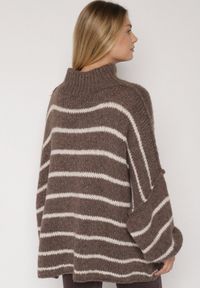 Born2be - Brązowy Golf Oversize w Paski z Domieszką Wełny i Wiskozy Nexeia. Okazja: na co dzień. Typ kołnierza: golf. Kolor: brązowy. Materiał: wełna, wiskoza. Wzór: paski. Styl: klasyczny, casual, elegancki #5