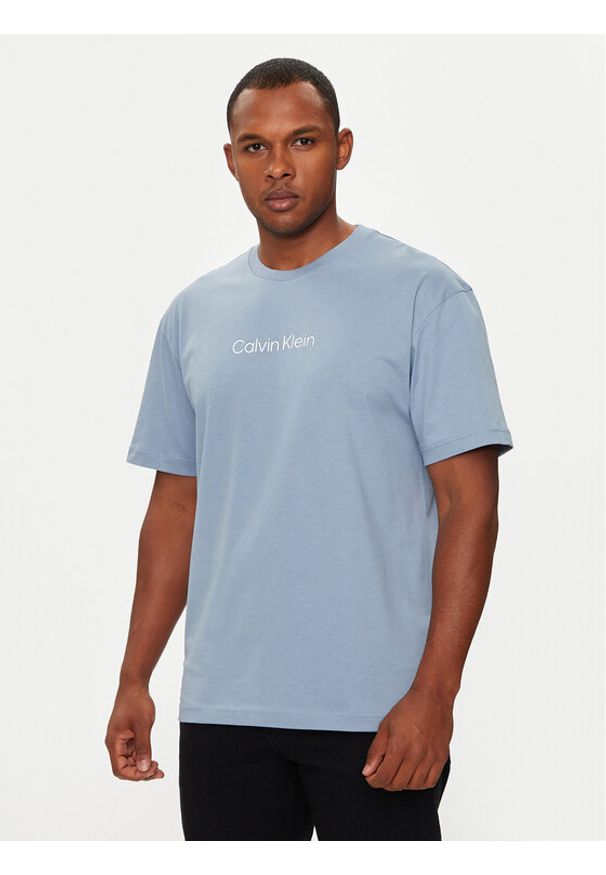 Calvin Klein T-Shirt Hero K10K111346 Niebieski Regular Fit. Kolor: niebieski. Materiał: bawełna