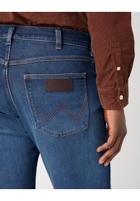 Wrangler - WRANGLER MĘSKIE SPODNIE JEANSOWE FRONTIER GREEN FUZZ 112341440