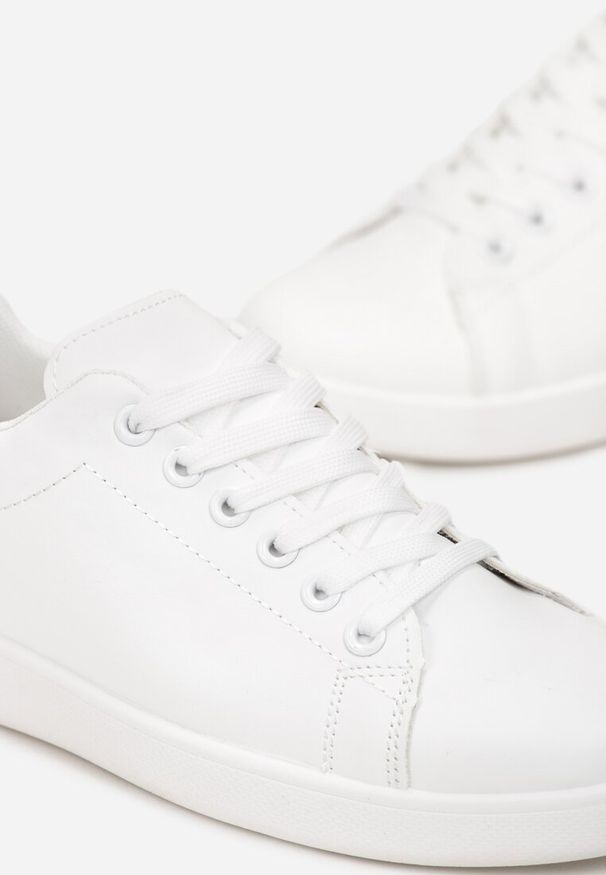 Born2be - Białe Wiązane Sneakersy na Płaskiej Podeszwie z Okrągłym Noskiem Adephine. Okazja: na co dzień. Nosek buta: okrągły. Kolor: biały. Obcas: na płaskiej podeszwie