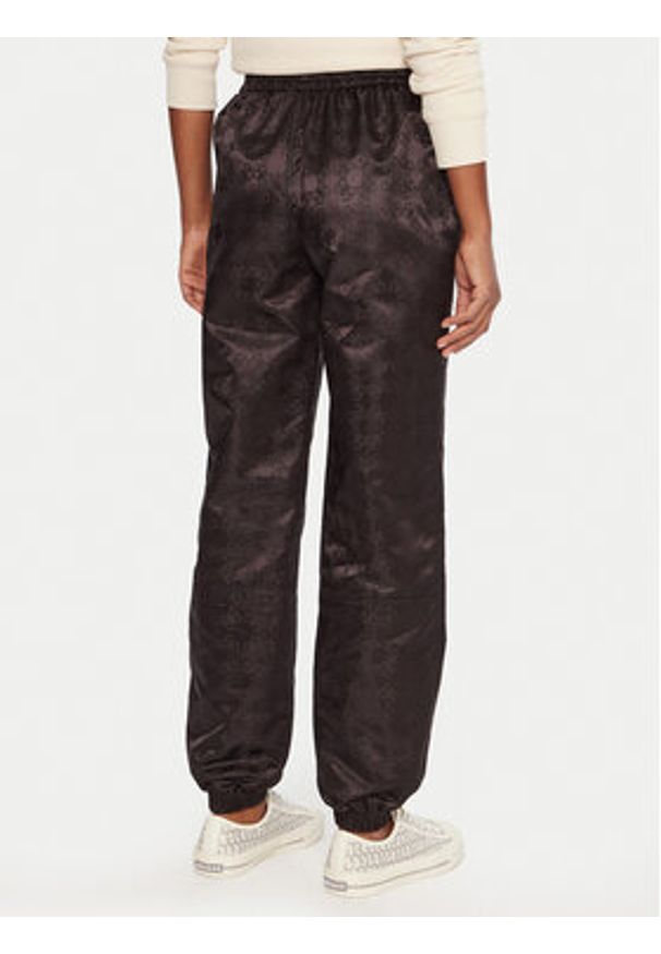 Guess Spodnie dresowe V5YB14 WHFU0 Czarny Regular Fit. Kolor: czarny. Materiał: syntetyk