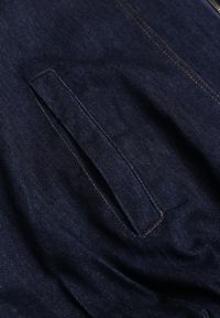 Born2be - Granatowa Jeansowa Kurtka Przejściowa z Bawełny o Kroju Bombki z Kołnierzykiem Jotima. Okazja: na co dzień, na randkę. Kolor: niebieski. Materiał: bawełna, jeans. Styl: casual, elegancki #5