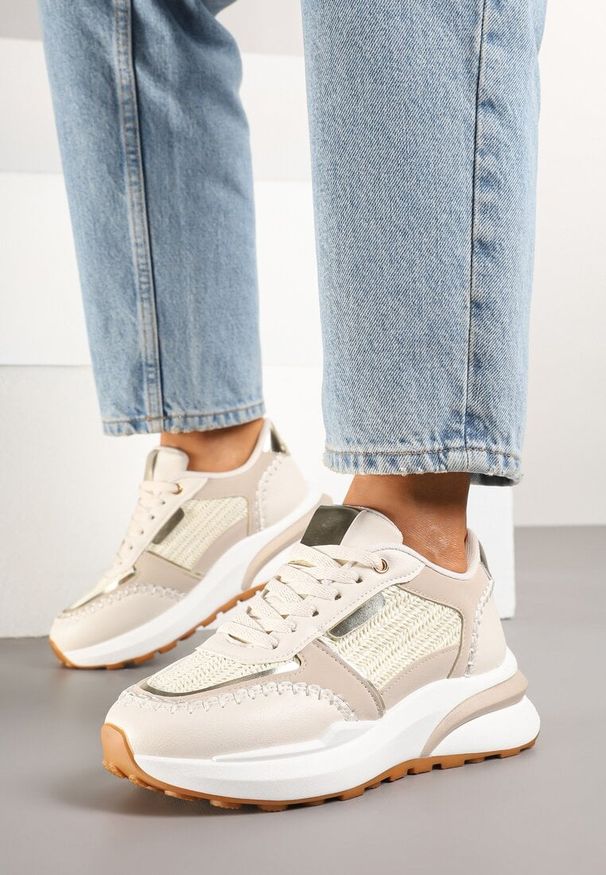 Renee - Beżowe Sneakersy na Platformie ze Wstawkami z Plecionki Ninatia. Okazja: na co dzień. Kolor: beżowy. Materiał: jeans. Obcas: na platformie. Wysokość obcasa: średni