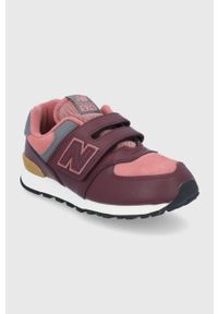 New Balance Buty skórzane dziecięce kolor fioletowy. Nosek buta: okrągły. Zapięcie: rzepy. Kolor: fioletowy. Materiał: skóra