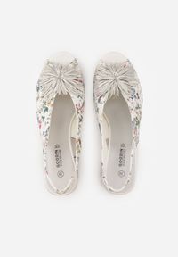 Renee - Białe Sandały na Słupku z Wkładką ze Skóry Naturalnej z Pomponem Rerissiana. Okazja: na co dzień. Nosek buta: otwarty. Zapięcie: pasek. Kolor: biały. Materiał: skóra. Obcas: na słupku. Styl: casual. Wysokość obcasa: średni #3