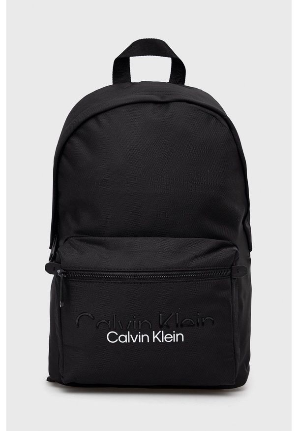 Calvin Klein plecak męski kolor czarny duży z nadrukiem. Kolor: czarny. Materiał: poliester. Wzór: nadruk
