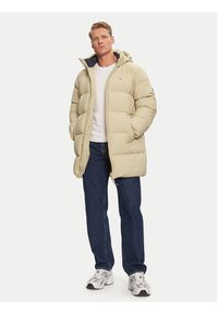 Tommy Jeans Kurtka puchowa Essential DM0DM20466 Beżowy Regular Fit. Kolor: beżowy. Materiał: syntetyk