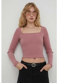 Hollister Co. longsleeve damski kolor różowy. Typ kołnierza: dekolt w karo. Kolor: różowy. Materiał: dzianina. Długość rękawa: długi rękaw. Wzór: gładki #1