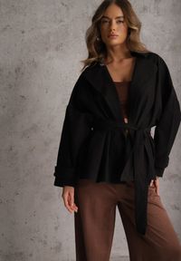 Renee - Czarna Kurtka z Bawełny i Wiskozy o Fasonie Krótkiego Trencza Abicara. Okazja: na co dzień. Typ kołnierza: kaptur. Kolor: czarny. Materiał: wiskoza, bawełna. Długość: krótkie. Styl: casual #1