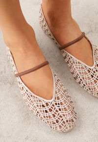 Born2be - Jasnobeżowe Ażurowe Balerinki z Imitacji Plecionki z Paskiem Naeraea. Okazja: na co dzień. Zapięcie: pasek. Kolor: beżowy. Materiał: len. Wzór: ażurowy. Sezon: wiosna, lato. Styl: casual, klasyczny #6