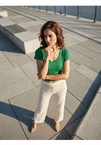 Sinsay - Prążkowany crop top - zielony. Kolor: zielony. Materiał: prążkowany #1