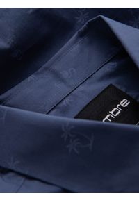 Ombre Clothing - Klasyczna męska bawełniana koszula SLIM FIT w palmy - ciemnoniebieska V5 OM-SHCS-0156 - XXL. Typ kołnierza: kołnierzyk klasyczny. Kolor: niebieski. Materiał: bawełna. Długość rękawa: długi rękaw. Długość: długie. Wzór: nadruk. Styl: klasyczny #9