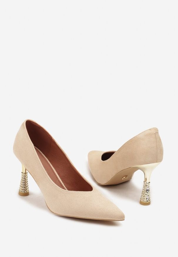 Renee - Beżowe Szpilki Vices z Wkładką ze Skóry Naturalnej Ozdobione Cyrkoniami Gioriana. Kolor: beżowy. Materiał: skóra. Wzór: aplikacja. Obcas: na szpilce. Styl: klasyczny, elegancki. Wysokość obcasa: średni