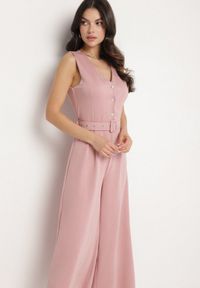 Born2be - Różowy Taliowany Kombinezon z Wiskozą Ozdobiony Paskiem Ralinelle. Okazja: na imprezę. Kolor: różowy. Materiał: wiskoza. Wzór: aplikacja. Styl: elegancki, klasyczny #3