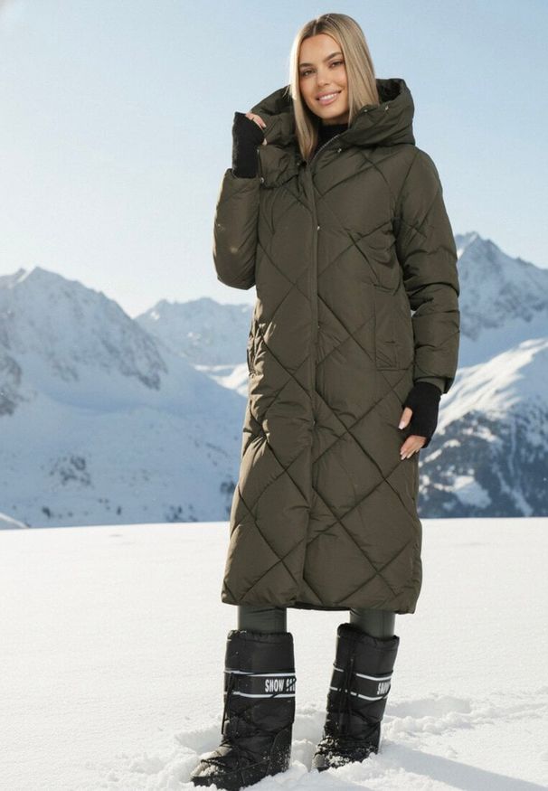 Born2be - Ciemnozielona Kurtka Płaszcz z Geometrycznym Pikowaniem Johnatta. Kolor: zielony. Wzór: geometria