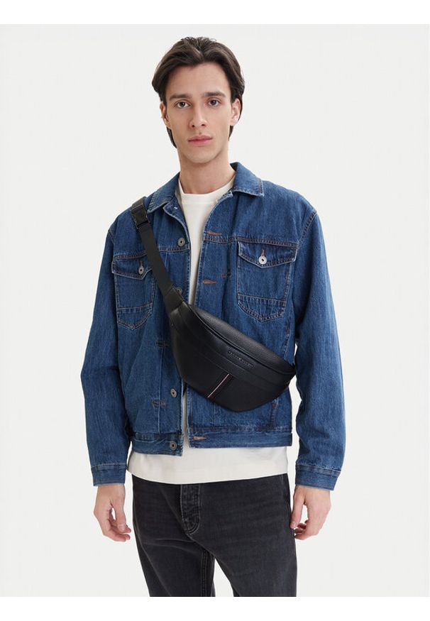 TOMMY HILFIGER - Tommy Hilfiger Nerka Th Central Bumbag AM0AM14171 Czarny. Kolor: czarny. Materiał: skóra