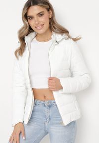 Born2be - Biała Kurtka Pikowana Przejściowa Ryrvyra. Kolor: biały. Materiał: polar. Sezon: jesień. Styl: klasyczny #3