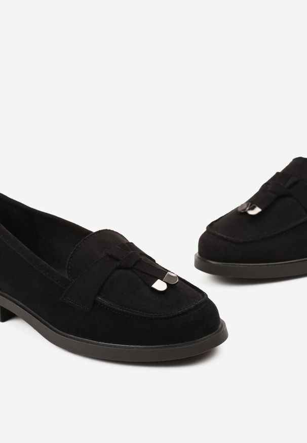 Born2be - Czarne Mokasyny ze Skórzaną Wkładką i Ozdobnymi Frędzlami Exelia. Kolor: czarny. Materiał: skóra. Obcas: na płaskiej podeszwie. Styl: elegancki