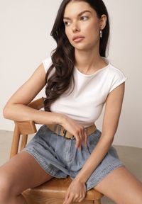 Born2be - Jasnoniebieskie Luźne Szorty Jeansowe Bawełniane z Paskiem Mezyss. Okazja: do pracy, na co dzień. Stan: podwyższony. Kolor: niebieski. Materiał: bawełna, jeans. Styl: casual #8