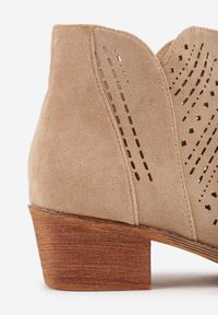 Renee - Beżowe Botki Kowbojki Vices na Słupku z Ażurową Cholewką Selahra. Okazja: na co dzień. Kolor: beżowy. Materiał: jeans, len, koronka. Szerokość cholewki: normalna. Wzór: ażurowy. Obcas: na słupku. Styl: casual. Wysokość obcasa: średni #3