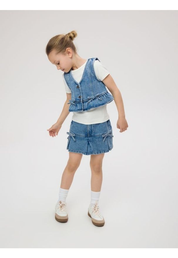 Reserved - Jeansowe szorty imitujące spódnicę - niebieski. Kolor: niebieski. Materiał: jeans
