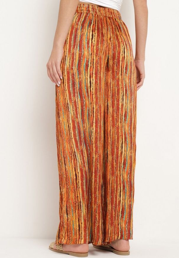 Born2be - Brązowe Spodnie z Szerokimi Nogawkami z Wysokim Stanem i Gumką w Pasie Ozdobione Brokatem Gilea. Okazja: na co dzień. Stan: podwyższony. Kolor: brązowy. Wzór: aplikacja. Styl: casual, elegancki