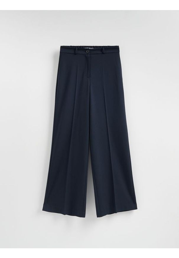 Reserved - Szerokie spodnie z kantem - granatowy. Kolor: niebieski. Materiał: wiskoza, tkanina