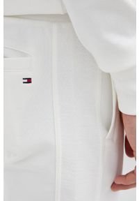 TOMMY HILFIGER - Tommy Hilfiger Spodnie bawełniane męskie kolor biały z aplikacją. Kolor: biały. Materiał: bawełna. Wzór: aplikacja #4