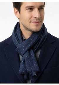V. Fraas - Ciemnoniebieski Szalik Przejściowy w Drobne Groszki - V.Fraas - Męski. Kolor: niebieski. Materiał: poliester. Wzór: grochy. Styl: elegancki #4