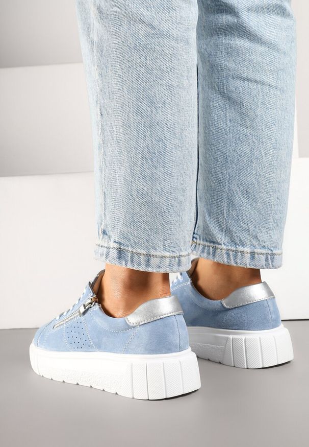 Renee - Niebieskie Sneakersy Skórzane na Platformie z Ozdobnym Suwakiem i Perforacją Niliria. Okazja: na co dzień. Kolor: niebieski. Materiał: skóra. Obcas: na platformie