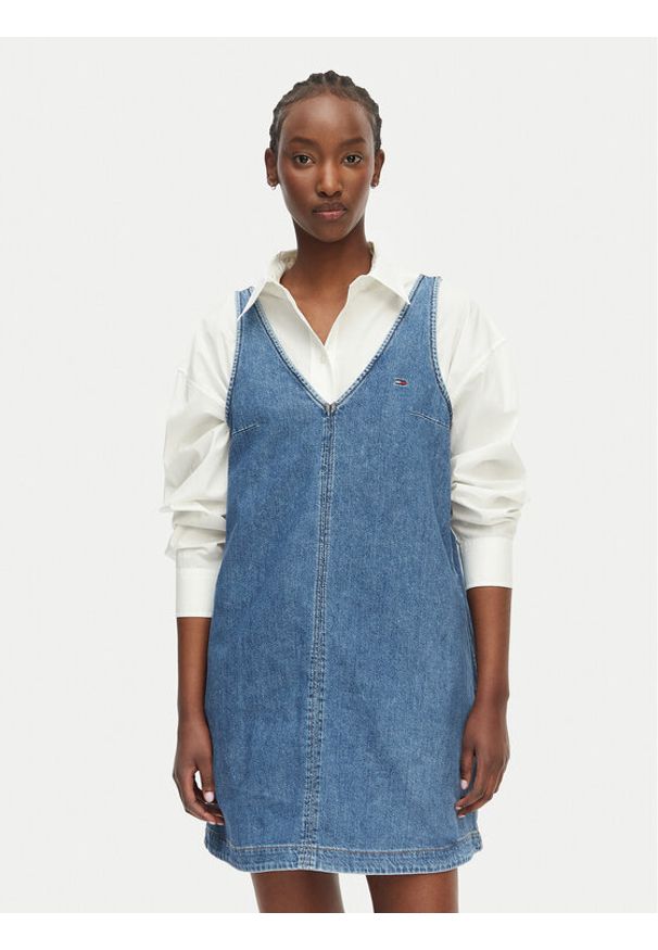 Tommy Jeans Sukienka jeansowa DW0DW22876 Niebieski Relaxed Fit. Kolor: niebieski. Materiał: bawełna