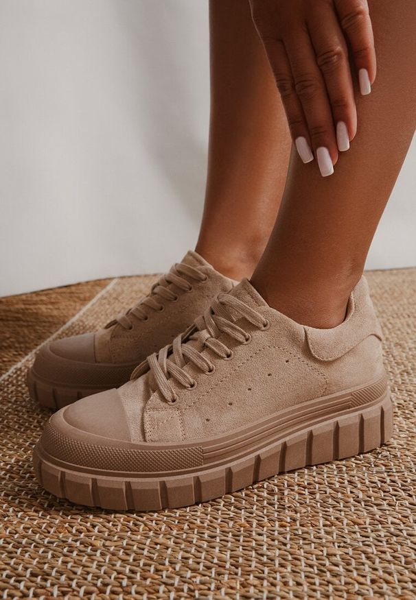 Born2be - Ciemnobeżowe Sneakersy Vices na Grubej Tłoczonej Podeszwie z Perforacją Lealita. Okazja: na co dzień. Kolor: beżowy. Materiał: jeans. Szerokość cholewki: normalna