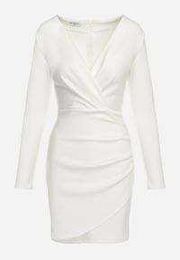 Born2be - Biała Sukienka Mini z Kopertowym Dekoltem i Marszczeniami Hiacinta. Typ kołnierza: dekolt kopertowy. Kolor: biały. Typ sukienki: kopertowe. Styl: elegancki. Długość: mini #4