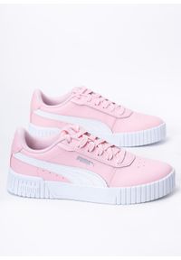 Sneakersy damskie różowe Puma Carina 2.0. Zapięcie: pasek. Kolor: różowy. Materiał: materiał, skóra, guma. Szerokość cholewki: normalna. Sezon: lato. Obcas: na platformie #1