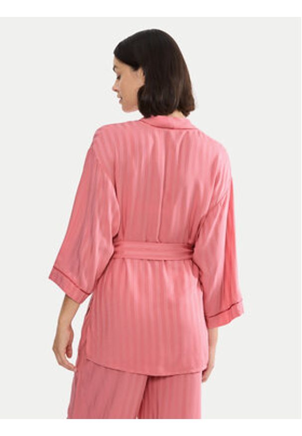 Triumph Szlafrok Amourette Jacquard 10227267 Różowy Regular Fit. Kolor: różowy. Materiał: wiskoza