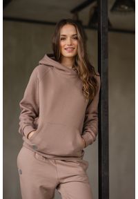 BLUZA RITA TAUPE M - Flawless. Okazja: na co dzień, na spacer. Materiał: bawełna, jeans, skóra, dresówka. Długość: długie. Sezon: lato, zima. Styl: casual #1