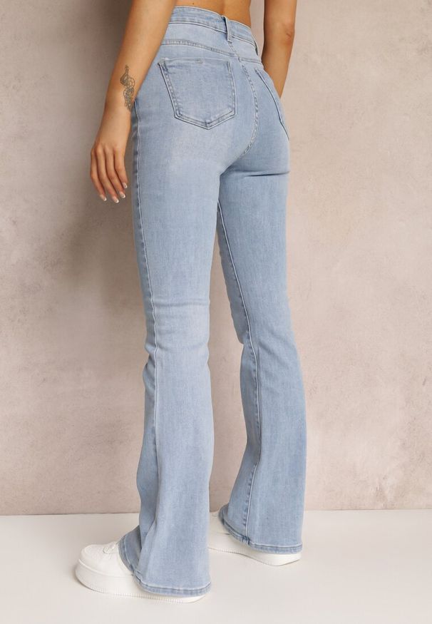 Renee - Jasnoniebieskie Jeansy Dzwony High Waist Briris. Okazja: na spotkanie biznesowe, do pracy. Stan: podwyższony. Kolekcja: dla wysokich. Kolor: niebieski. Sezon: lato. Styl: biznesowy, elegancki