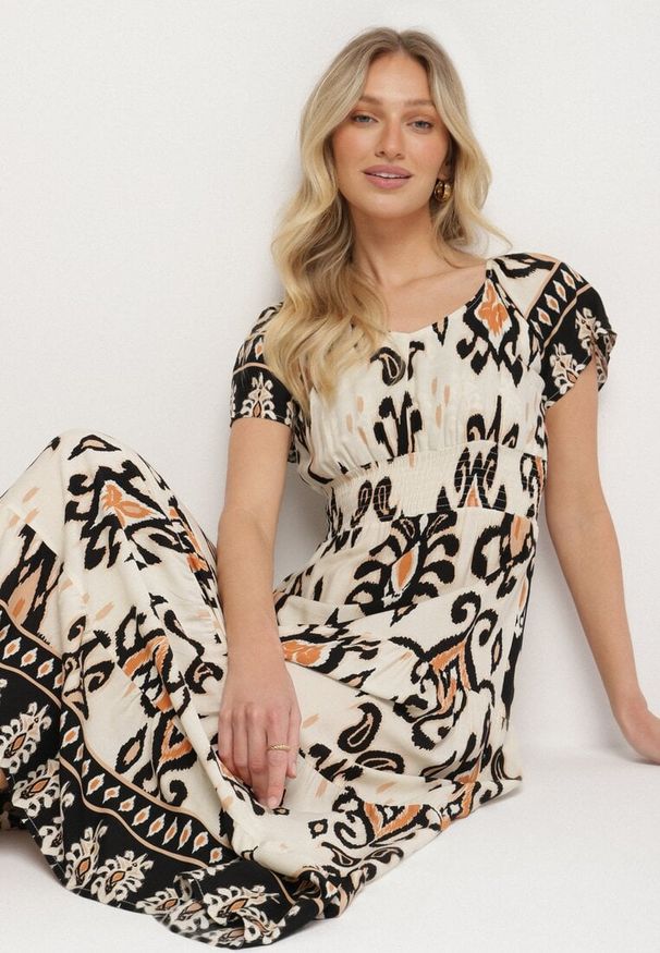 Born2be - Jasnobeżowa Wiskozowa Sukienka z Geometrycznym Wzorem Cleanna. Okazja: na spacer, na co dzień. Kolor: beżowy. Materiał: wiskoza. Wzór: geometria. Typ sukienki: proste. Styl: casual, elegancki