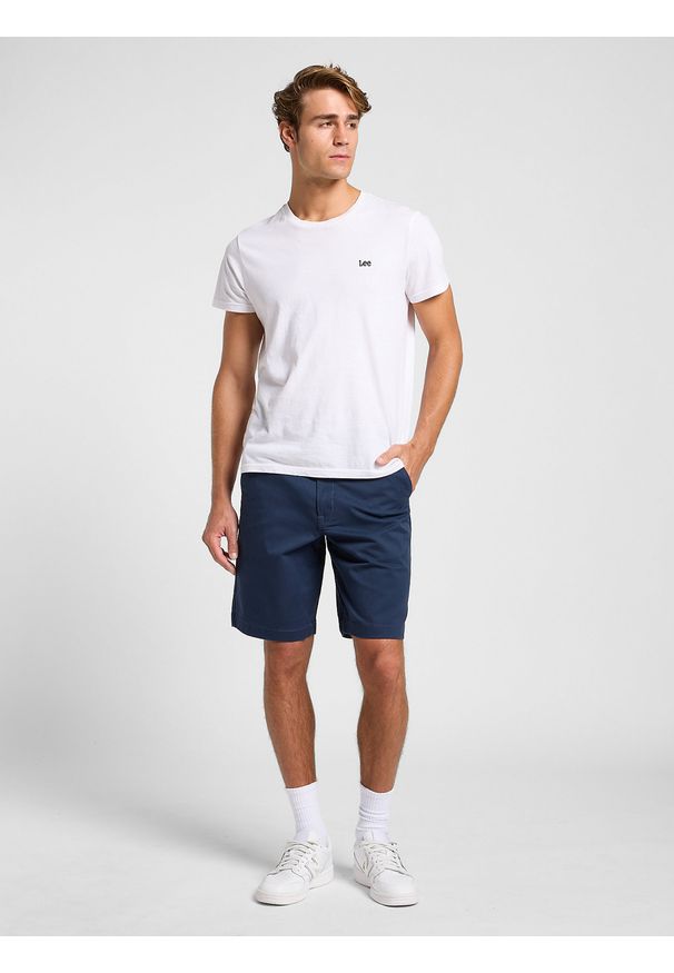 Lee - LEE MĘSKIE SPODENKI MATERIAŁOWE LEE RELAXED CHINO SHORT DEEP NAVY 112363934. Materiał: materiał