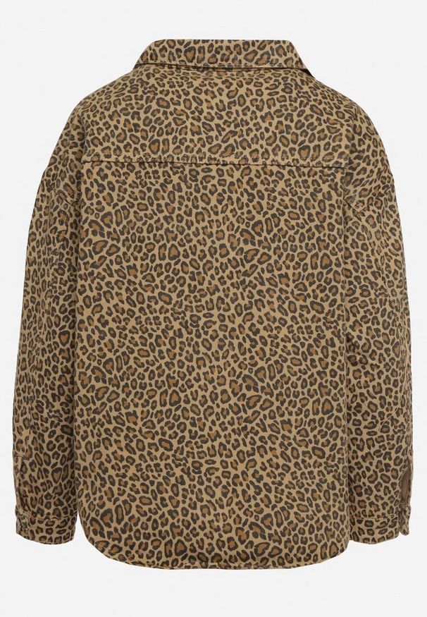 Born2be - Brązowa Kurtka Jeansowa w Drobne Cętki o Koszulowym Kroju Cesisia. Okazja: na co dzień, do pracy. Kolor: brązowy. Materiał: jeans. Długość rękawa: długi rękaw. Długość: długie. Styl: casual, elegancki, klasyczny