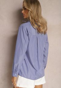 Renee - Granatowa Koszula Ozdobiona Ażurowym Haftem w Paski Ralline. Okazja: na co dzień, do pracy. Kolor: niebieski. Materiał: jeans. Wzór: aplikacja, ażurowy, paski, haft. Sezon: lato. Styl: elegancki, casual #3