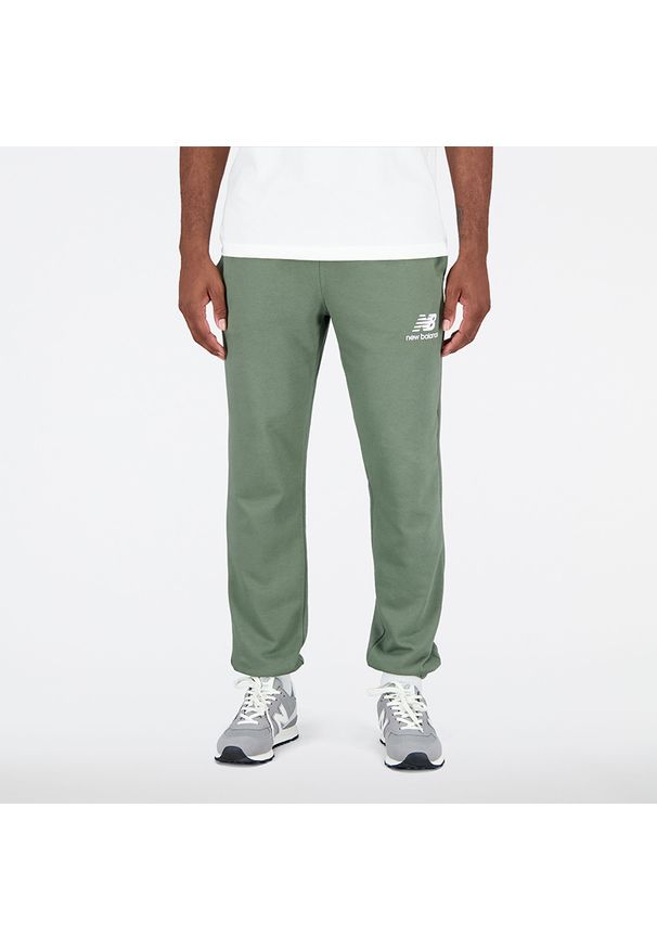 Spodnie męskie New Balance MP31539DON – zielone. Kolor: zielony. Materiał: bawełna, dresówka, poliester. Sport: fitness