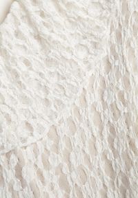 Born2be - Beżowa Koktajlowa Sukienka Koronkowa z Dekoltem V i Falbanami Frevina. Okazja: na komunię, na wesele, na ślub cywilny. Typ kołnierza: dekolt w kształcie V. Kolor: beżowy. Materiał: koronka. Wzór: koronka. Styl: wizytowy #2