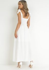 Born2be - Biała Sukienka Kalora. Kolor: biały. Materiał: tkanina. Długość rękawa: na ramiączkach. Wzór: gładki. Długość: maxi #2