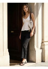 Sinsay - Ażurowe spodnie straight leg - czarny. Kolor: czarny. Wzór: ażurowy #1