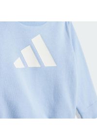 Adidas - Dres Essentials Kids. Okazja: na uczelnię. Kolor: biały, niebieski, wielokolorowy. Materiał: dresówka. Styl: sportowy